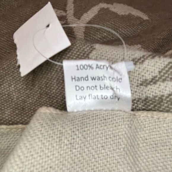 Floral, fringed scarf - Picture 4 of 4